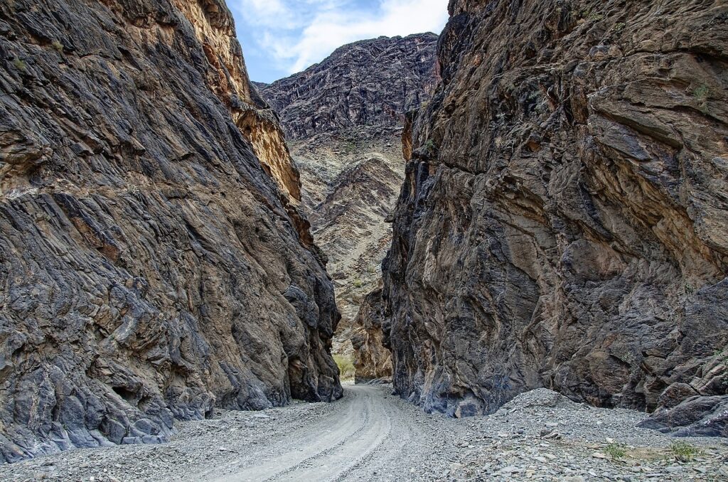road-5977933_1280